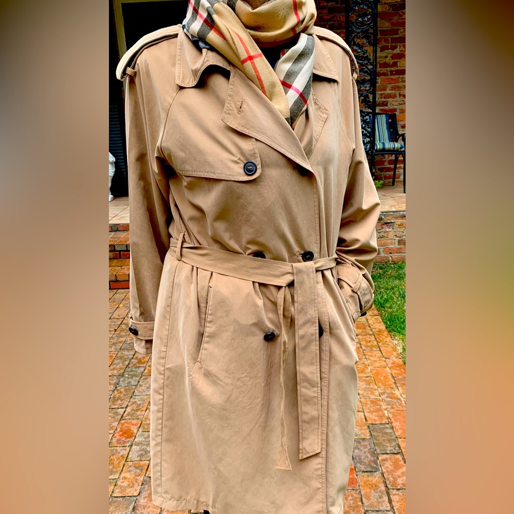 Raincoat, knee length, washable, lightweight. Size S/M
